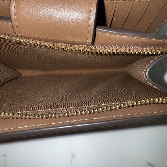 Coach Medium Corner Zip Wallet In Signature Canvas W/ Shell Print In Sand CBO36 - Picture 5 of 8